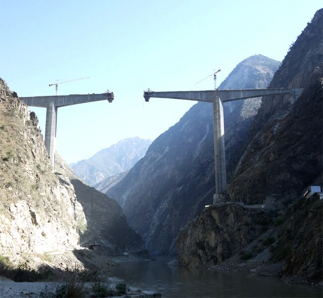 File:DaduheOverS211Road.jpg