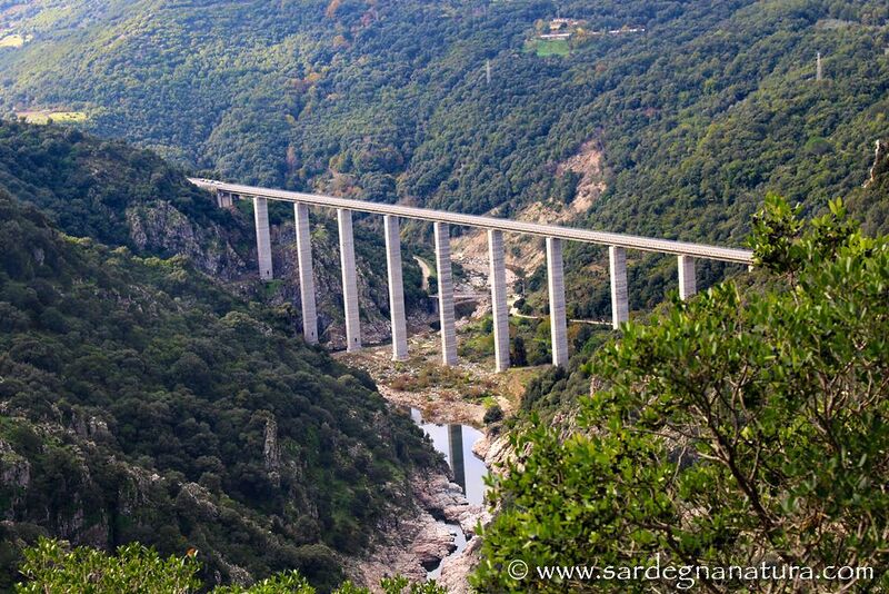 File:Flumendosa Viadotto.jpg