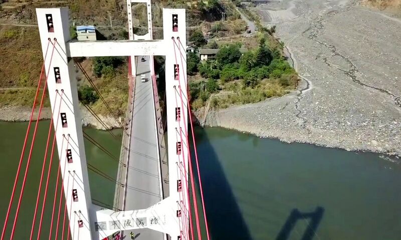 File:Jinshajiang Bridge JiaopingduOldTowerTops.jpg