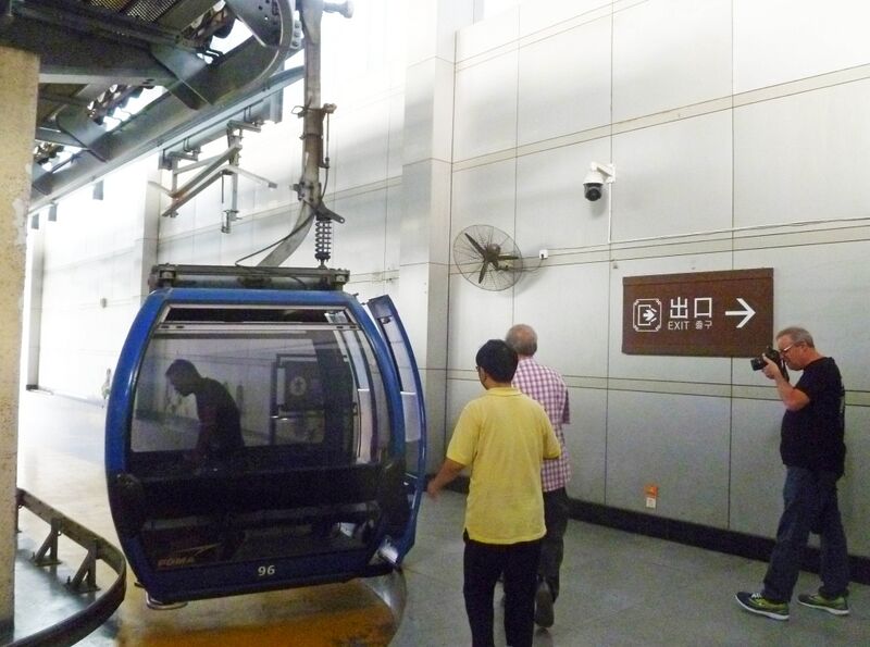 File:21TianmenshanGondolaByJohn copy.jpg