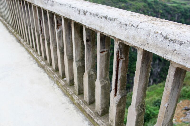 File:LuoluRailing.jpg
