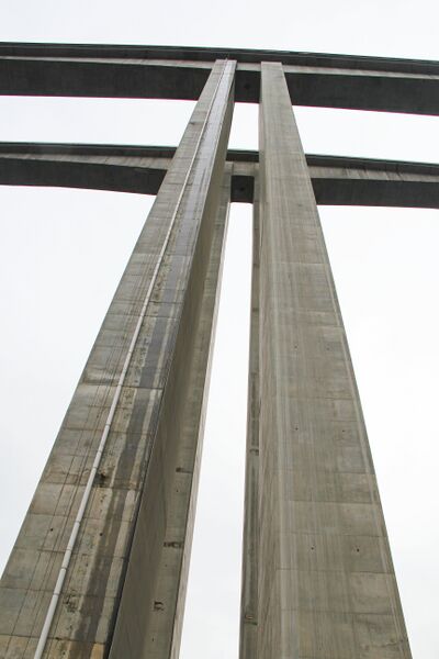 File:WuyanghePiersClose.jpg