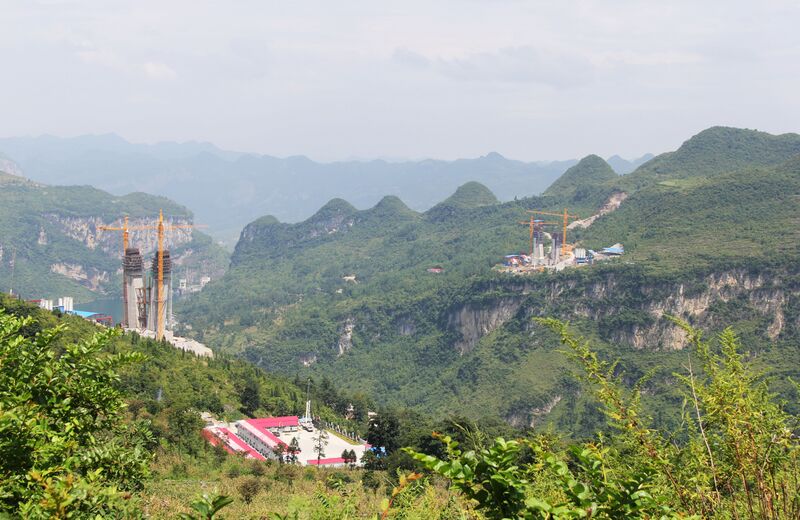 File:Yachi2014AccessRoad.jpg