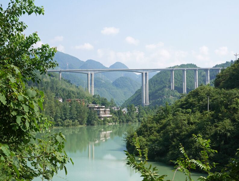 File:Apengjiang Bridge EnqianLake.JPG