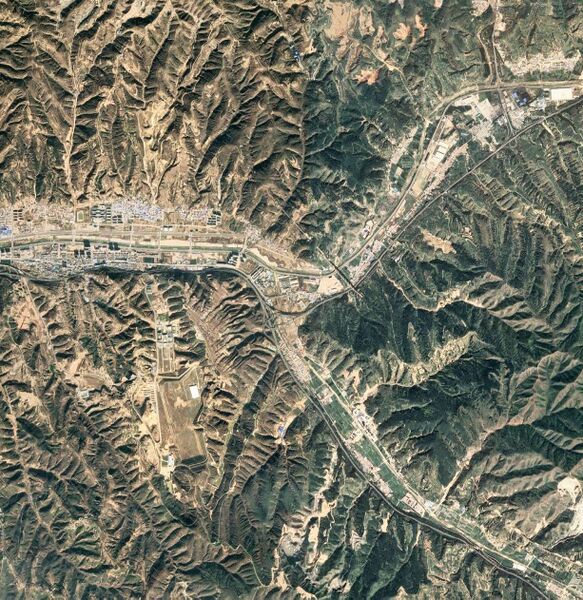 File:Yangshi Xiaodongchuanhe RailwaySatelliteWide.jpg