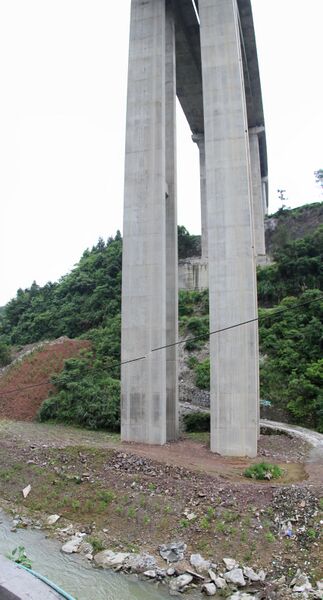 File:GuyangRiverYongshun97mtrHPier.jpg