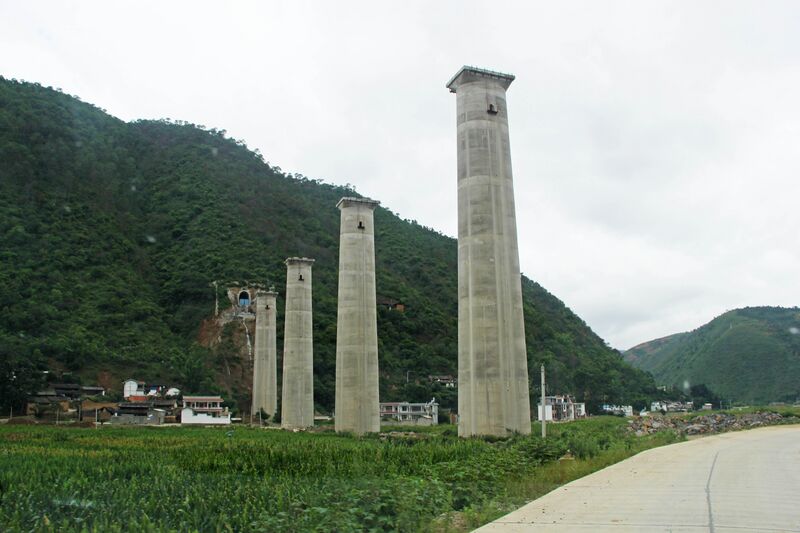 File:LancanjiangRailwayApproachPiers.jpg