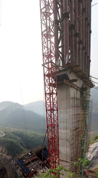 File:MatiArchScaffolding.jpg