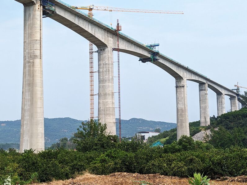 File:Huangbaihe RailwayPiers.jpg