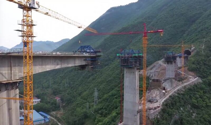 File:Lianghekou railwayTunnel2.jpg