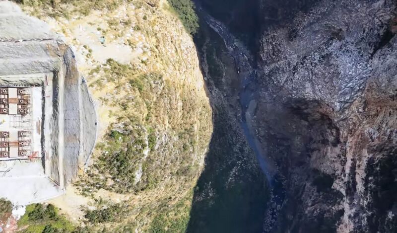 File:LiucheheDropDownCliff.jpg