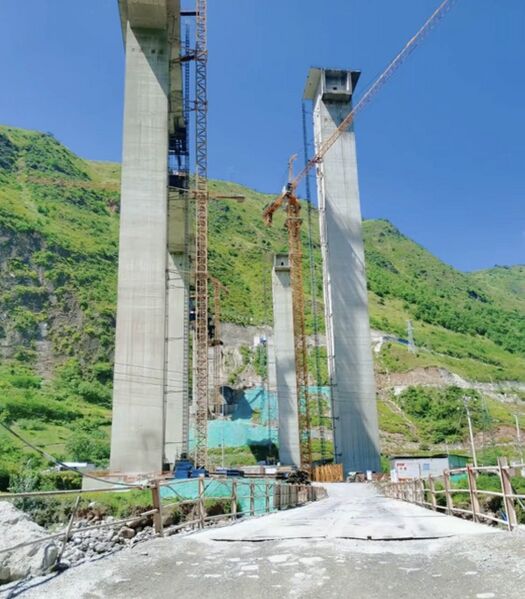File:TejiPiers.jpg