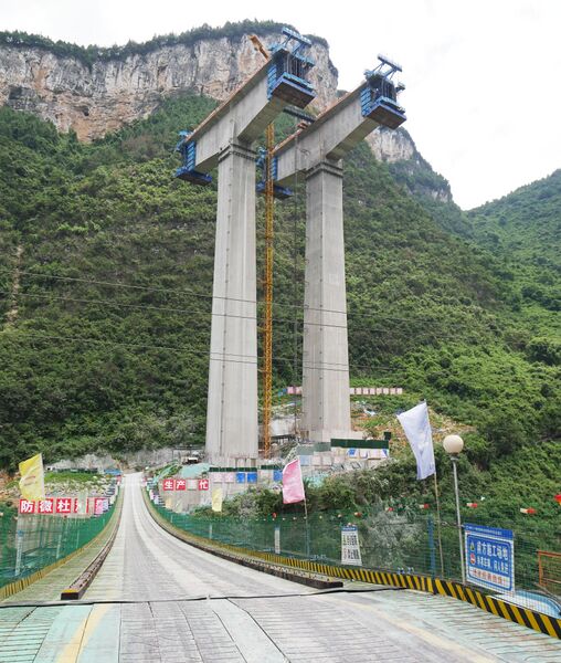 File:WujiangGuanyinmiaoSideWidePiersSky.JPG