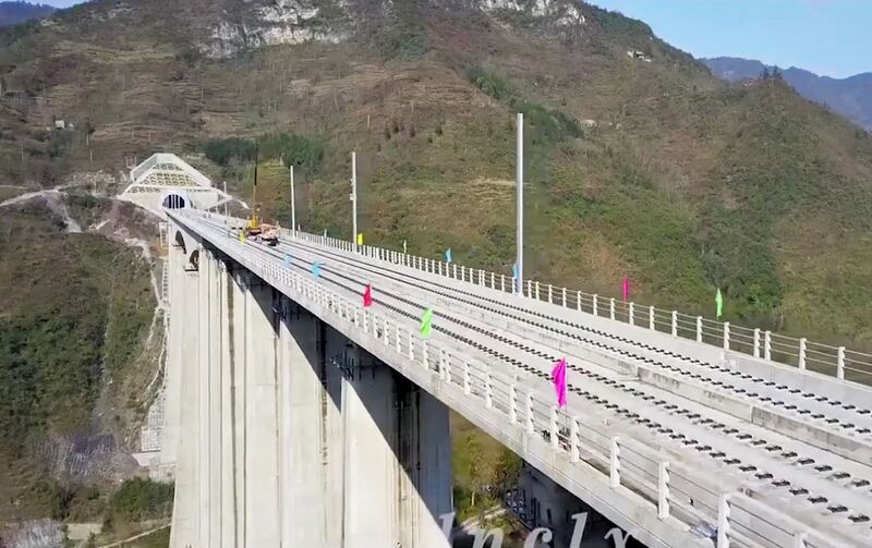 File:XiangbaheRailwayDroneSideDeck.jpg