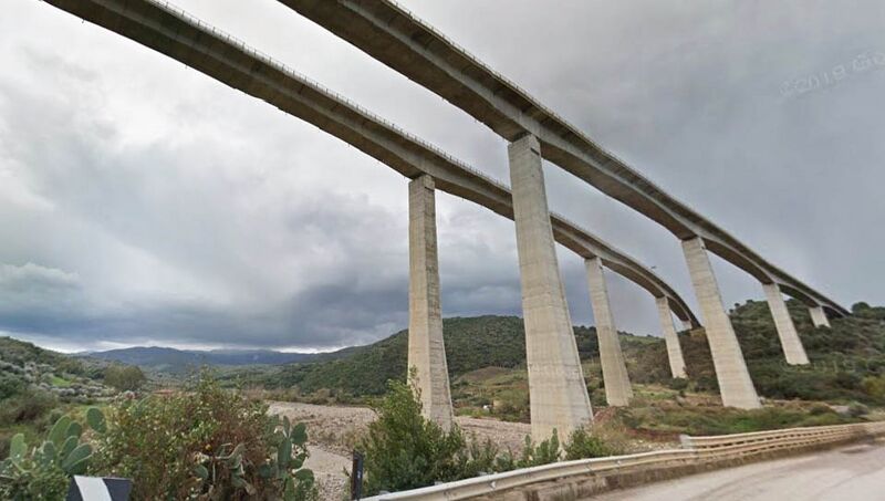 File:FurianoRiverPier.jpg