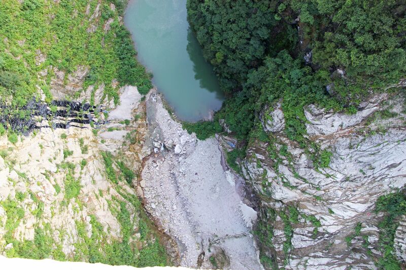 File:GaoguoheSouth130meterdrop.jpg