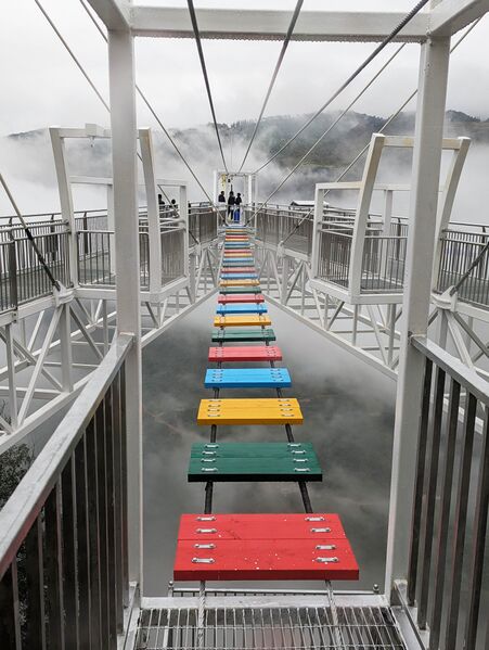 File:NizhuheBungyCatwalk.jpg