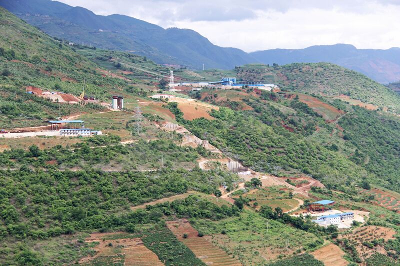 File:NujiangRailwayEastSlopeLonglens.jpg