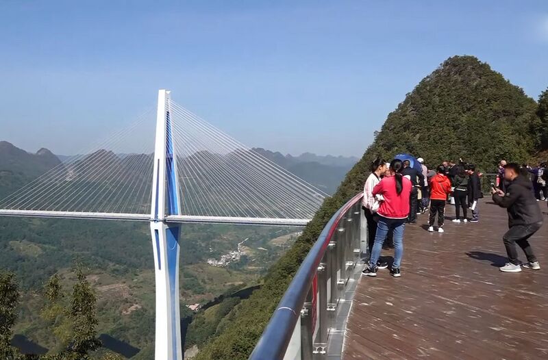 File:PingtangVisitors4.jpg