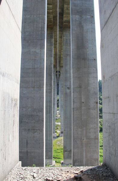 File:UnknownFengfu4BridgePiersView.jpg