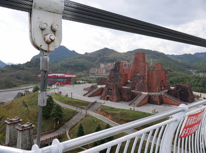 File:YeyuhaiGlassBuildingFrame.JPG