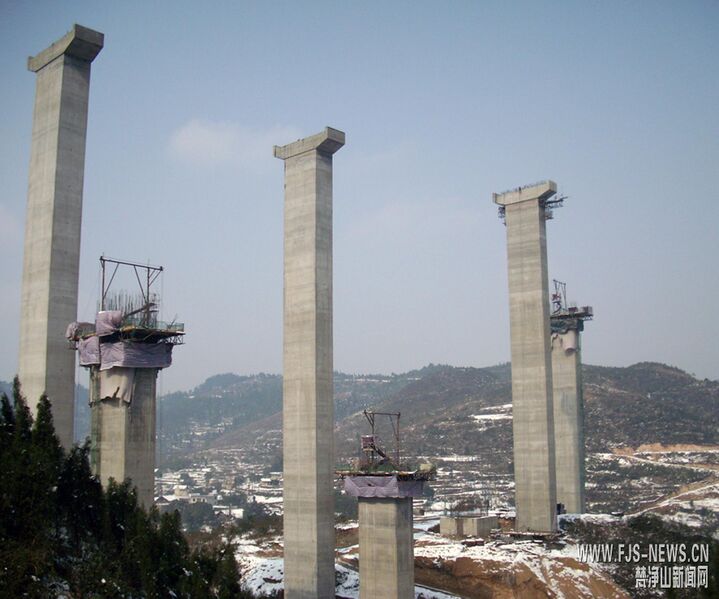 File:Zongqihe1055mtrL.jpg
