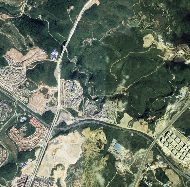 File:WushanGrandCanyonScenicAreaFootbridgesSatelliteWide.jpg