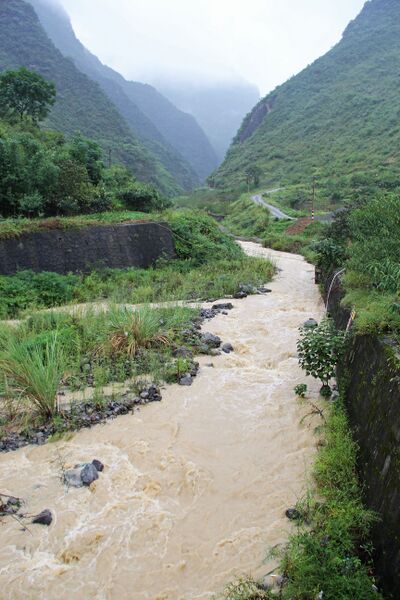 File:XinqiaoCreek.jpg