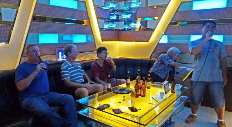 File:425KaraokeMileByEllyFilmer.jpg