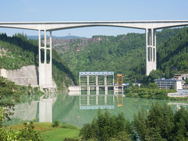 File:ApengjiangNumber1DamSide.JPG