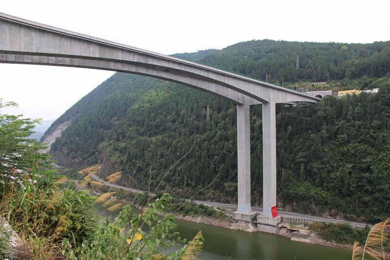 File:FurongzhenPiersTunnel.JPG