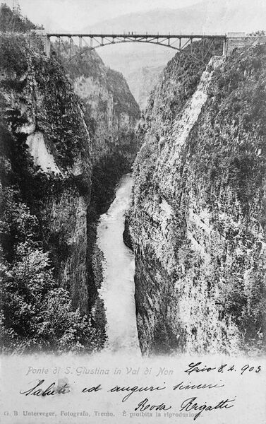 File:GiustinaArch.jpg