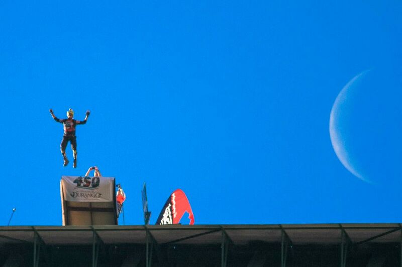 File:GoFastBaluarte&Moon.jpg
