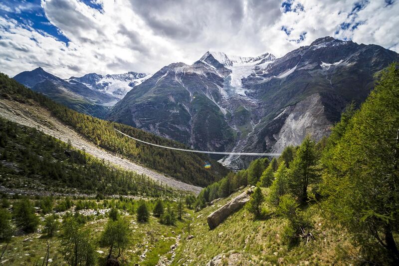 File:Hängebrücke-Randa-by-Valentin-Flauraud-3.jpg