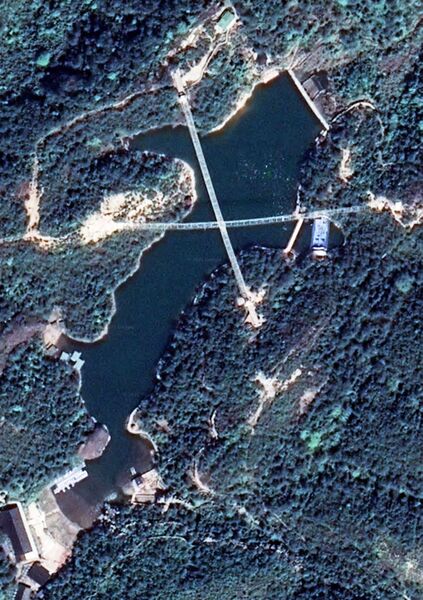File:Shiniuzhai XFootbridgesSatellite.jpg