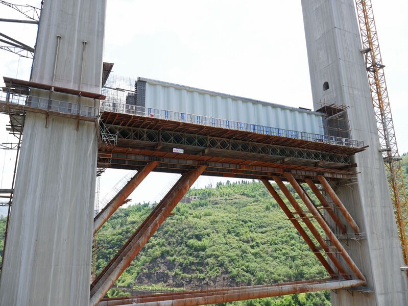 File:ZhongduheCrossBeam.JPG