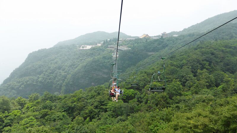 File:169ChairliftByFilmer.jpg