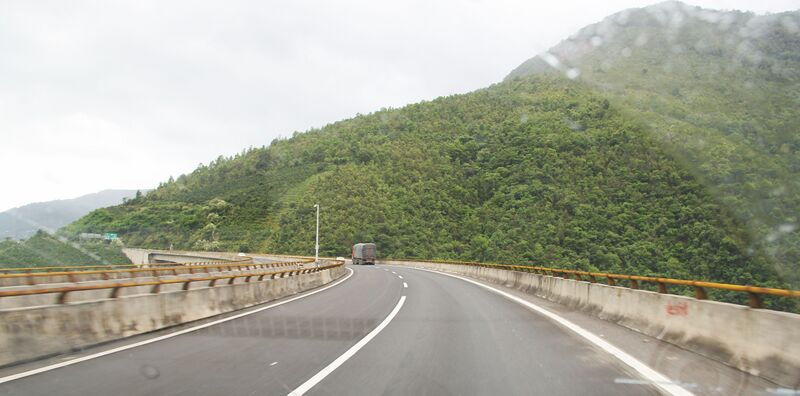 File:G56BeamKm560WestOfNujiang.jpg