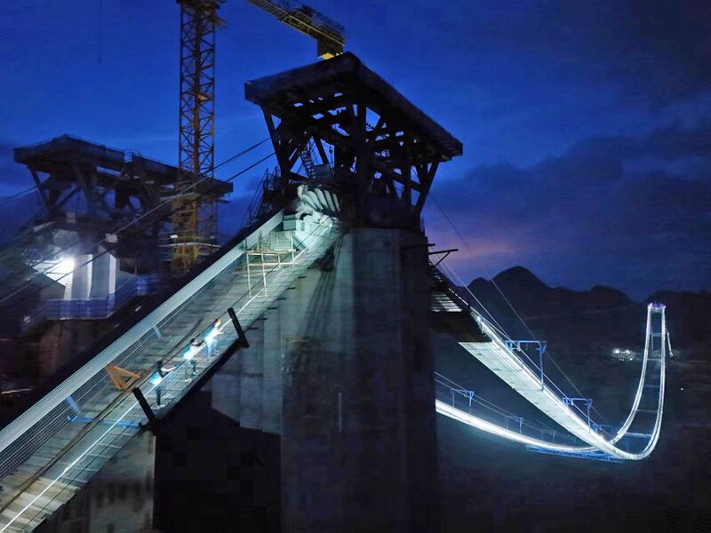 File:HuajiangCablesNightCatwalk.jpg