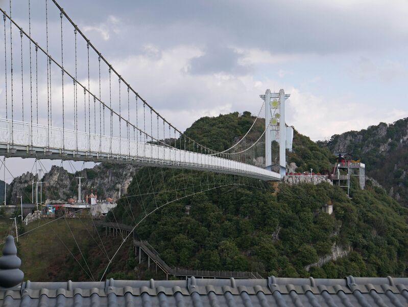 File:Liupanshui MeihuashanRoof2.JPG