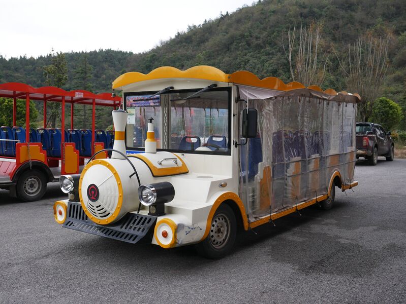 File:XianrenjieTram.JPG