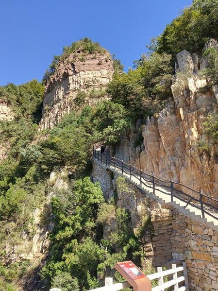 File:Xinglongshan GlassGorge.jpeg