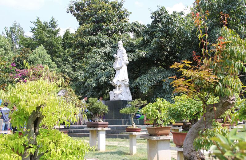 File:12BalingheHuangguoshuStatue.jpg