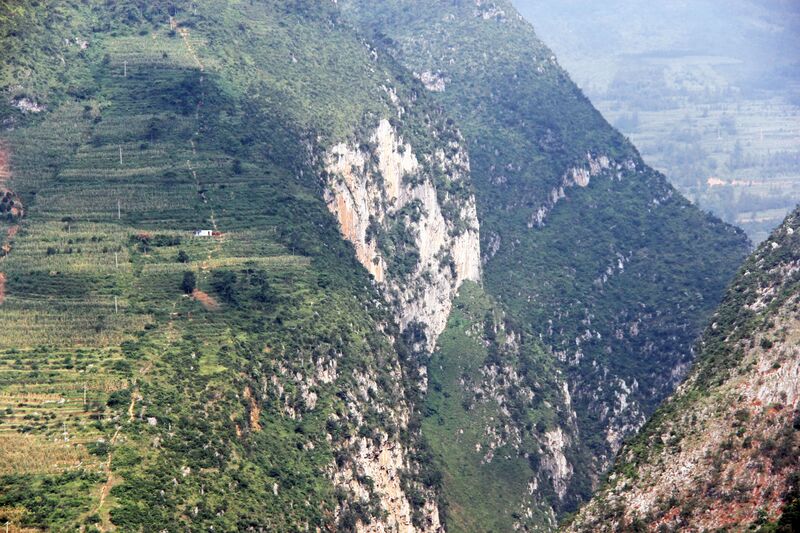 File:Beipanjiang2013YunnanSlopePipelineTrail.jpg