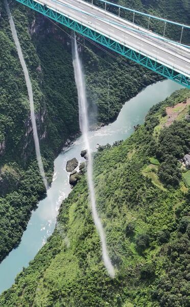 File:HuajiangWaterfallsDrop.jpg