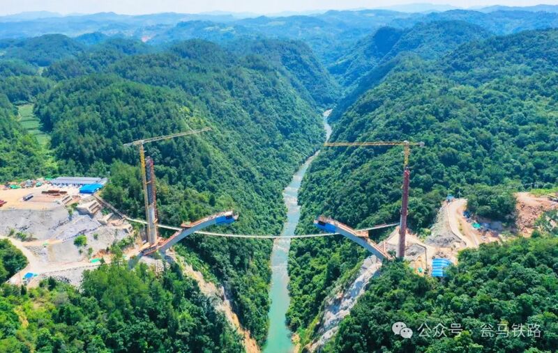 File:Banbuhe RailwayAerial.jpg