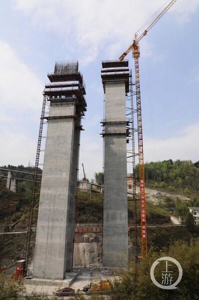 File:LianghejiangPiers.jpg