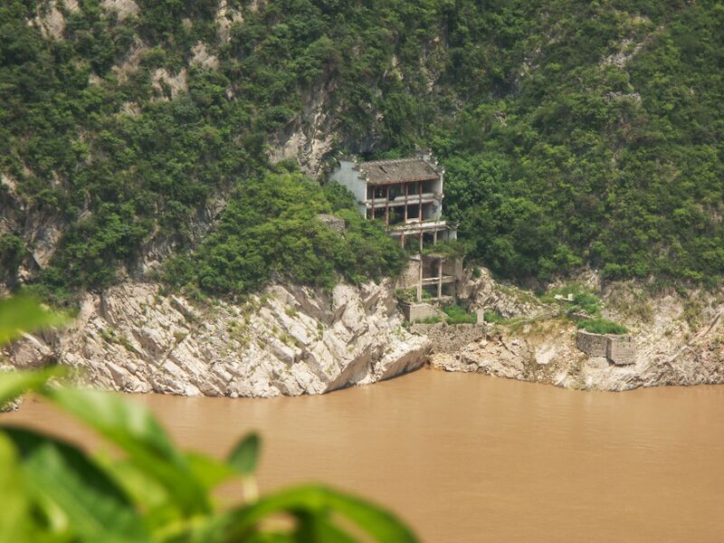 File:243Wushan&YangtzeHouse copy.jpg
