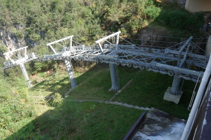 File:JiuluzhaiFootbridge19.JPG