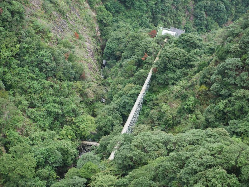 File:Lianghuangshan GlassLiftUp.JPG
